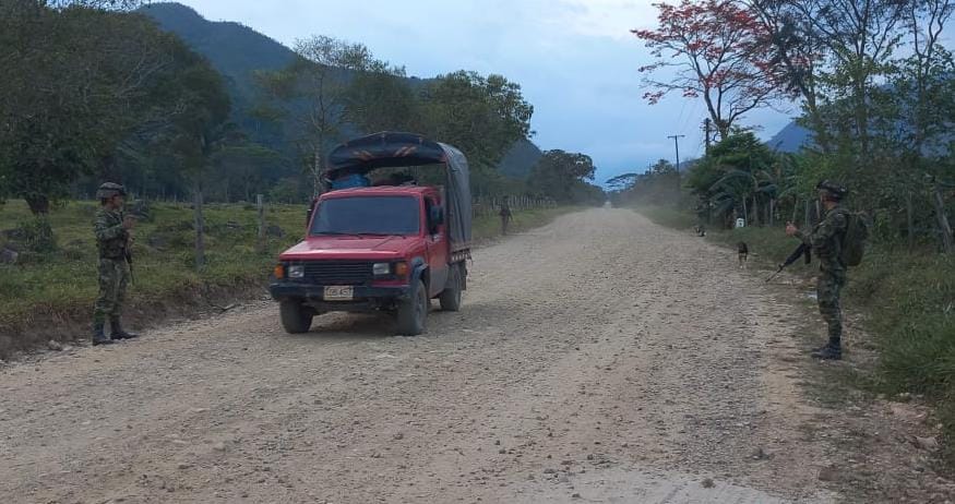 Temor en Casanare luego de la aparición de guerrilleros del ELN en plena vía. Foto: Suministrada