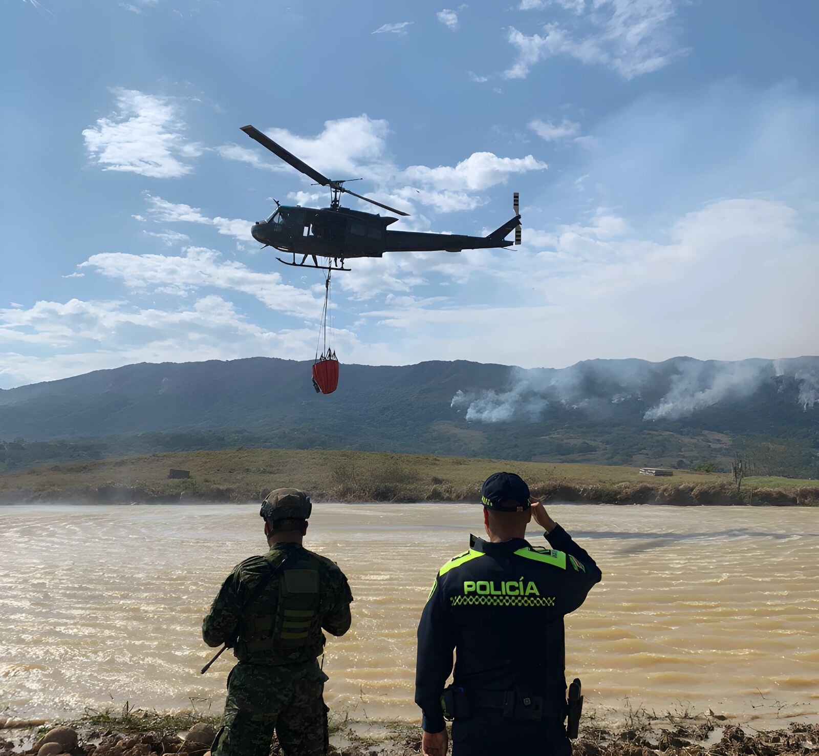Las autoridades lograron controlar el incendio forestal de Cunday, Tolima. Foto: Fuerza Aérea de Colombia.