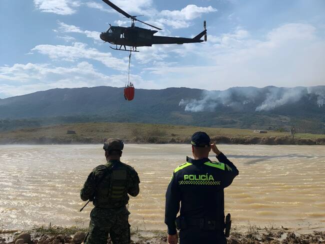 Las autoridades lograron controlar el incendio forestal de Cunday, Tolima. Foto: Fuerza Aérea de Colombia.
