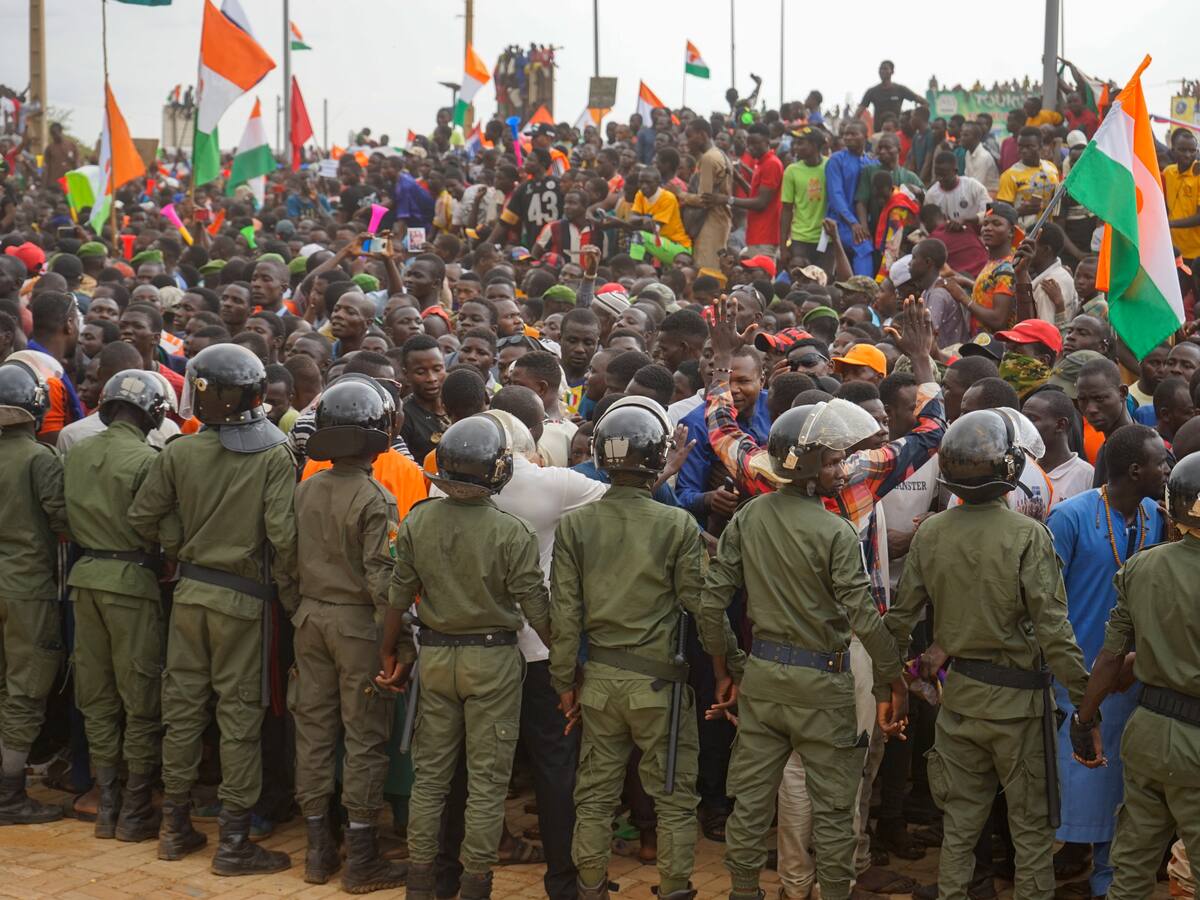 Francia discute con el Ejército nigerino la retirada de sus tropas de Níger, según medios