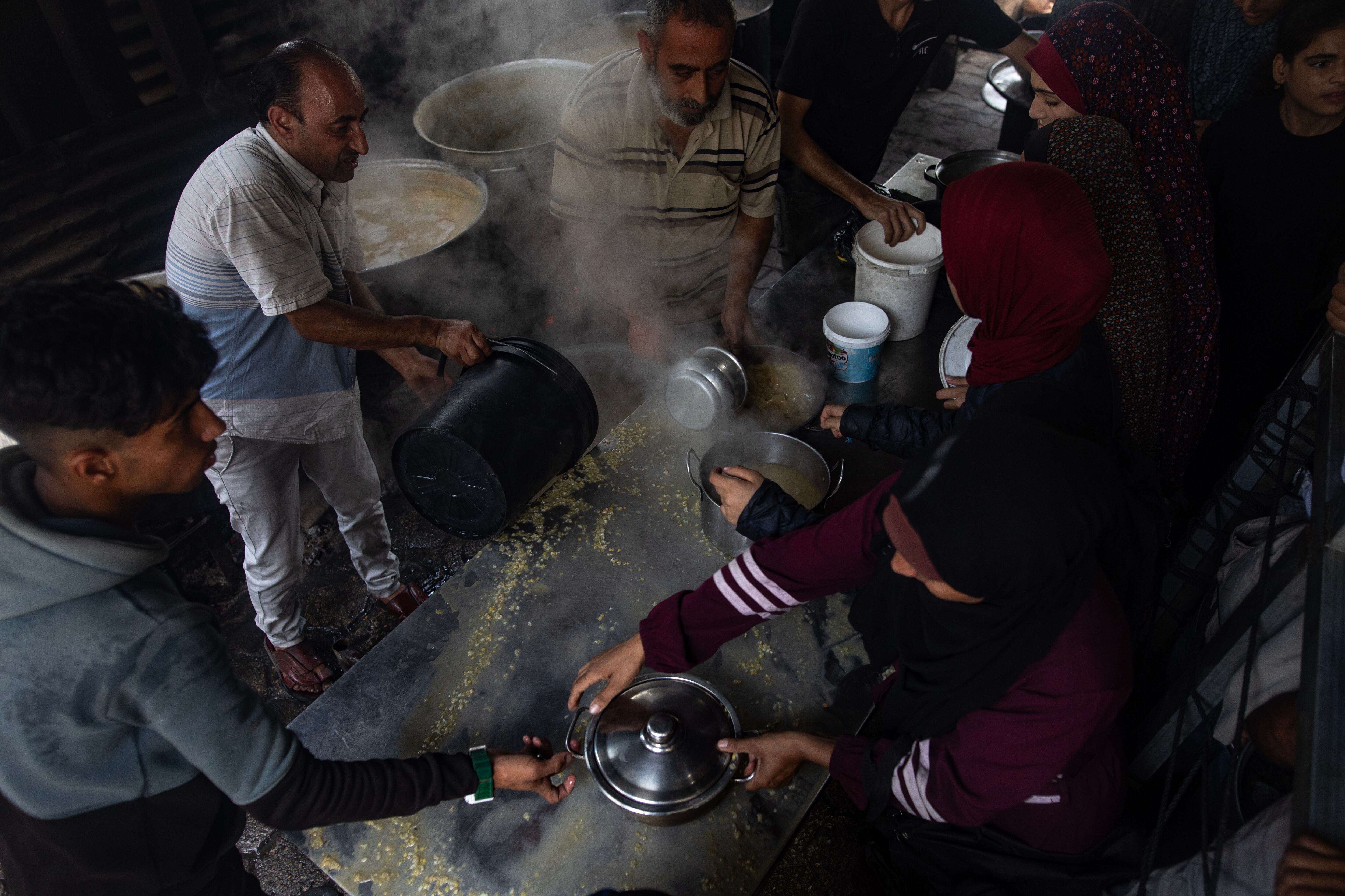 Director de la OMS reveló que en GAza hay "dos millones de personas que pasan hambre". EFE/EPA/HAITHAM IMAD