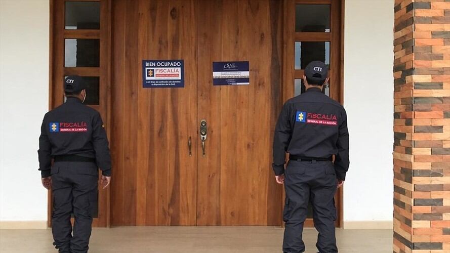 Se impusieron medidas cautelares de embargo, secuestro y suspensión del poder dispositivo a varios bienes entre inmuebles, muebles, sociedades y establecimientos de comercio. Foto: Colprensa / ARGEMIRO PIÑEROS