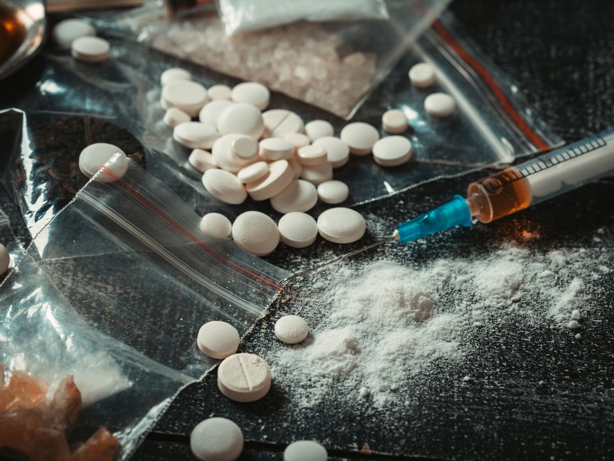 Desmantelaron el mayor laboratorio de drogas sintéticas en España, con vínculos en Colombia