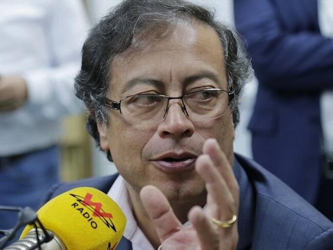 Gustavo Petro viajó a La Haya para entregar una carta a la CPI, en la que pide que se investiguen los asesinatos de líderes sociales. Foto: Colprensa
