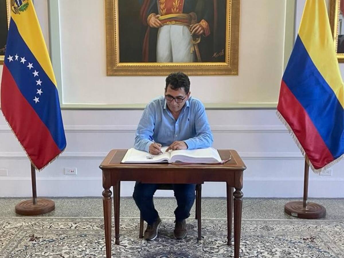 Tras dos meses de su designación, llegó a Caracas nuevo embajador de Colombia en Venezuela