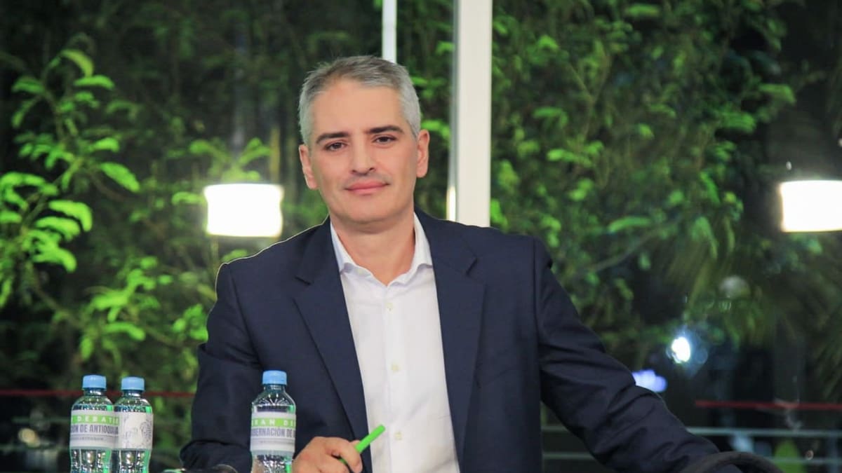 El gobernador de Antioquia lanza referendo para autonomía fiscal regional