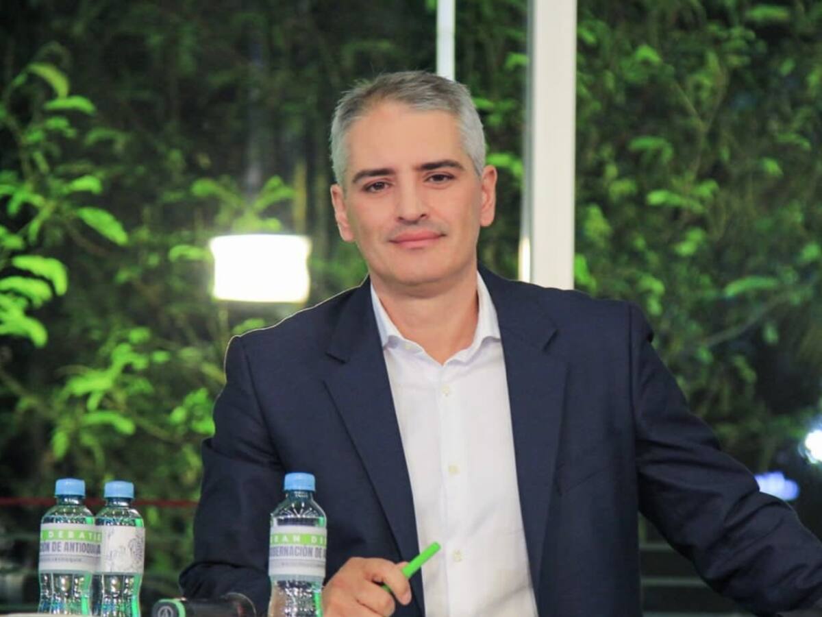 “Redes sociales son un campo de batalla”: gobernador de Antioquia responde a quien bloqueó