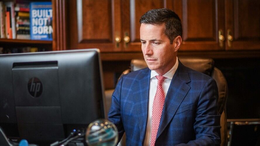 El empresario Bernie Moreno anunció este martes su candidatura para el Senado de Estados Unidos. Foto: Tomada de https://berniemoreno.com/