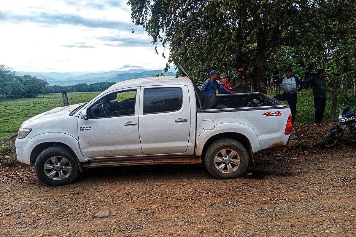 Los cadáveres aparecieron en el platón de una camioneta. Crédito: Red de Apoyo Cauca.