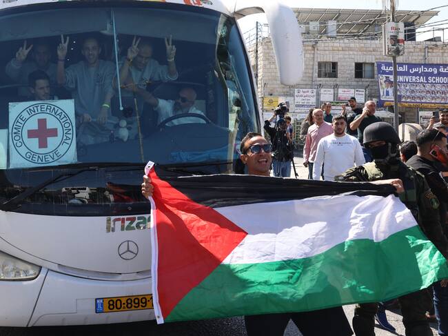 Prisioneros liberados por Israel. Foto: HAZEM BADER / AFP.