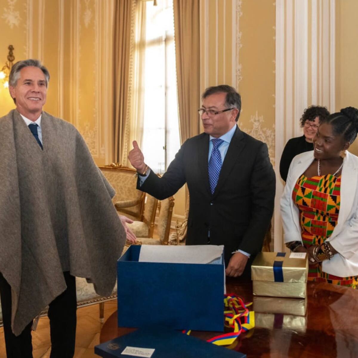 La ruana de Cogua que Petro le regaló a Antony Blinken
