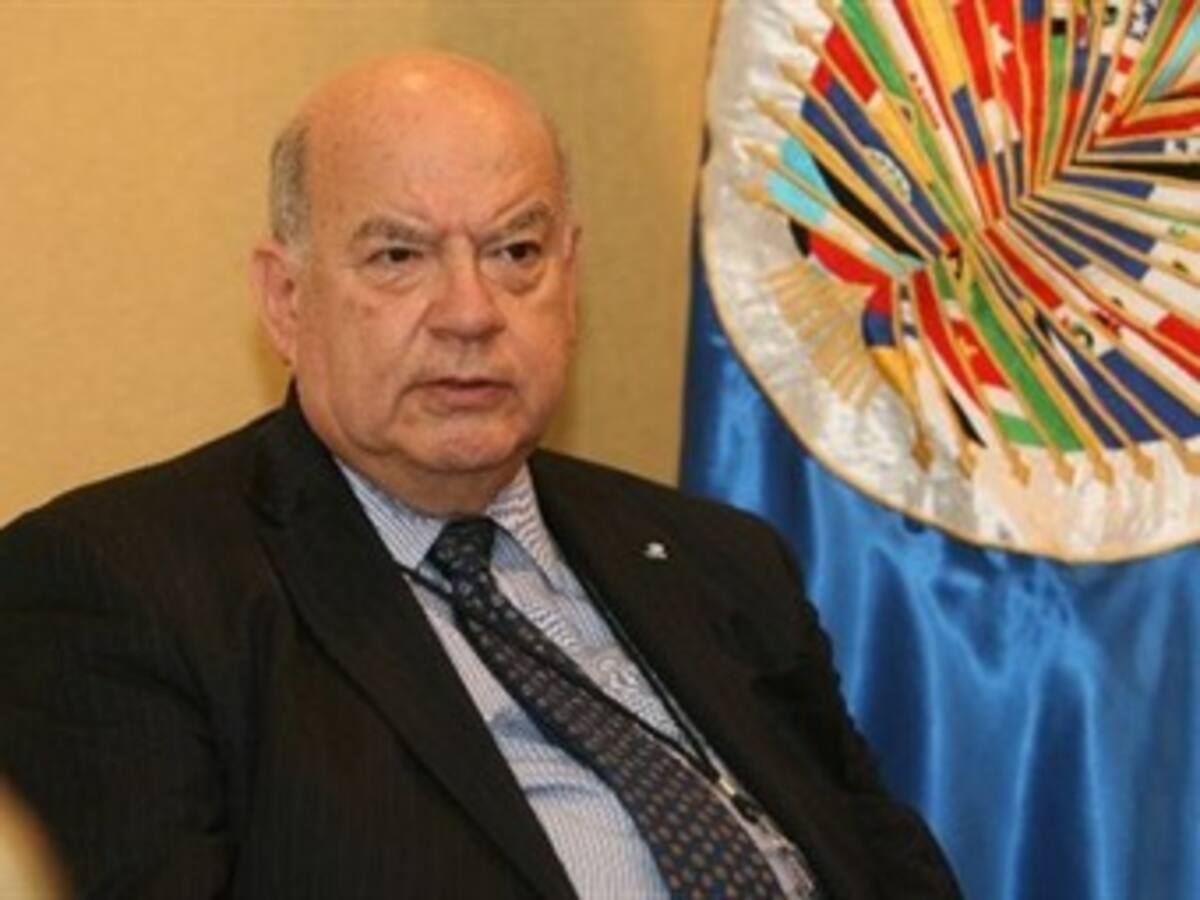 Insulza responde a Pastrana sobre misión de OEA en desmovilización de 'paras'