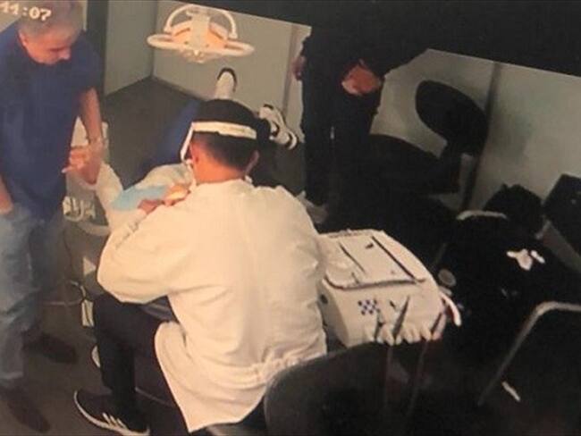 Mauricio Arango aseguró que sí tomó la mano a la excongresista y cruzó palabras con ella sobre el tratamiento, pero que no tiene nada que ver.. Foto: Cortesía