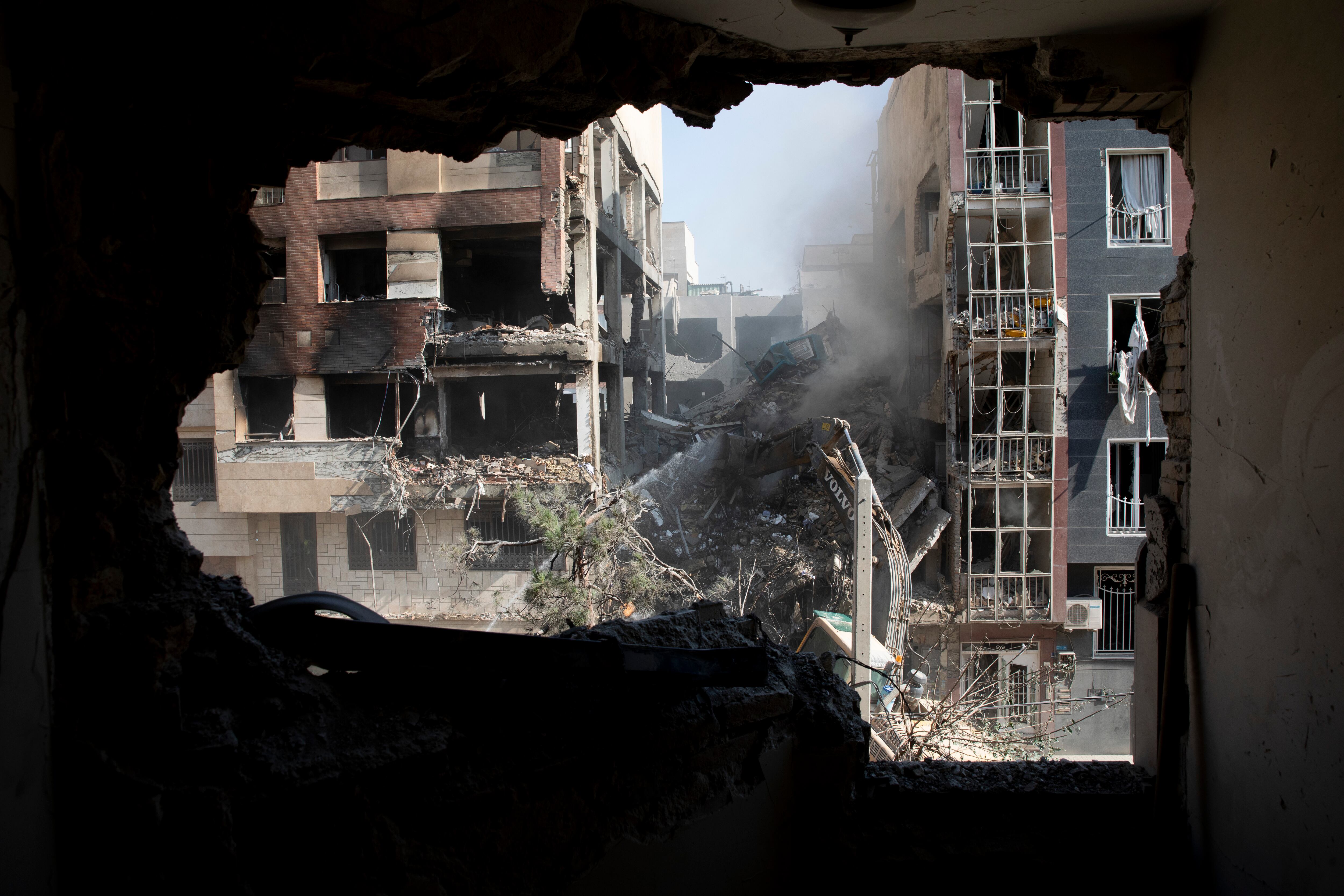 Escombros en Teherán tras ataques israelís. FOTO: Majid Saeedi/Getty Images