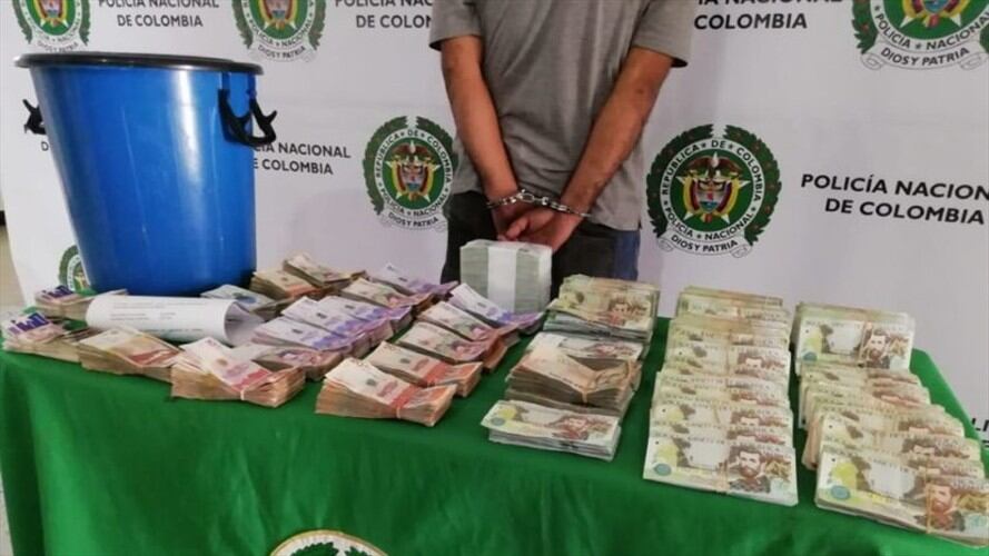 La Policía de Manizales logró capturar a una persona que habría hurtado 80 millones de pesos de un reconocido supermercado de la ciudad. Foto: Policía Manizales