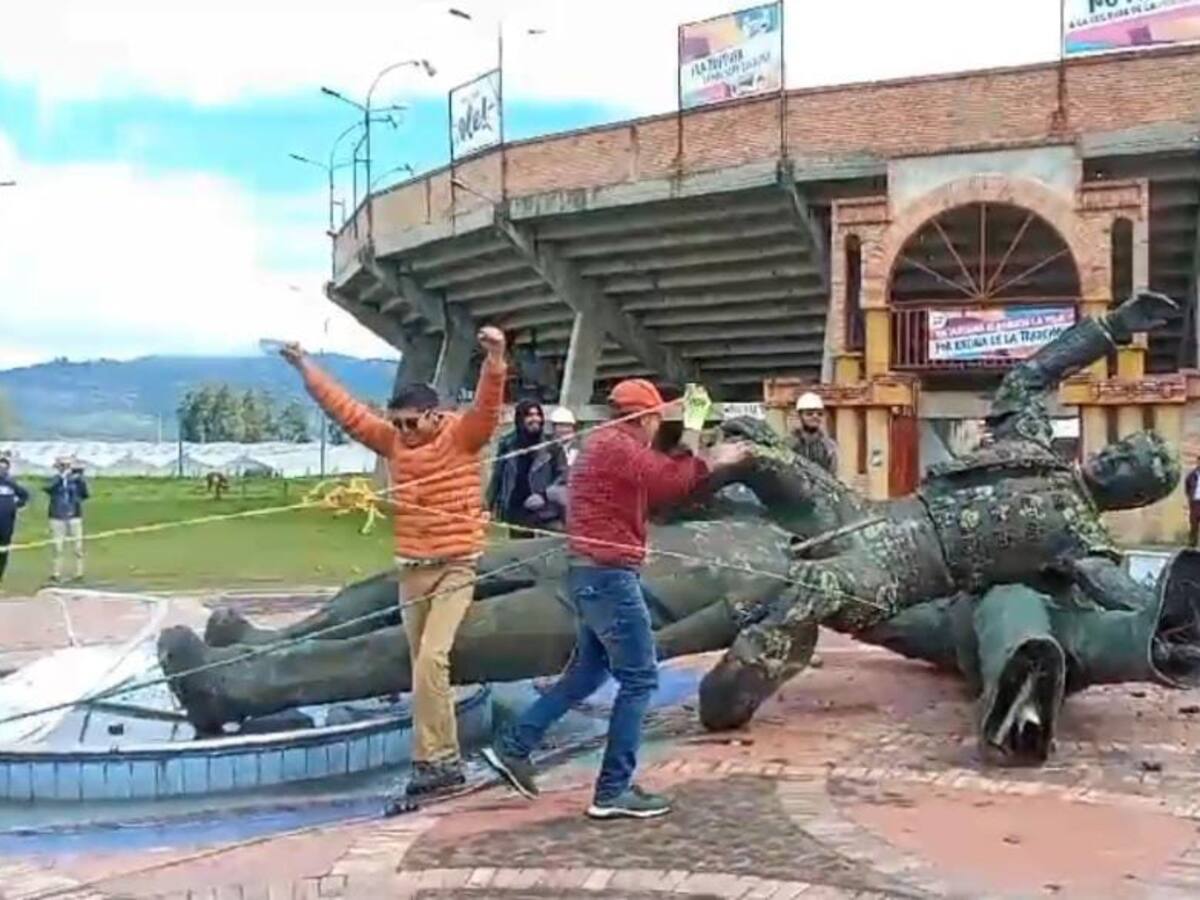 Retiran el monumento de César Rincón en Duitama, Boyacá