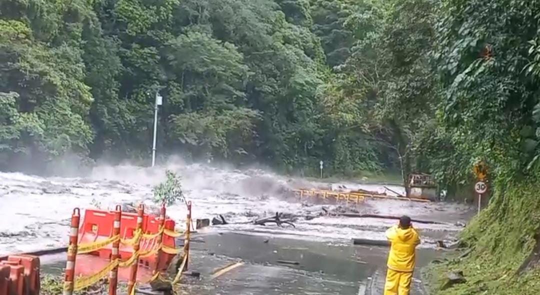 La creciente del río Lengupá provocó el cierre de la Transversal del Sisga / Foto: Suministrada.