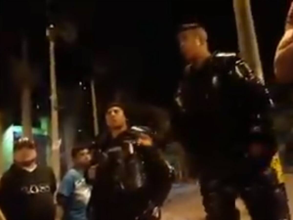 “Todos somos pueblo” le dice policía del Esmad a manifestantes