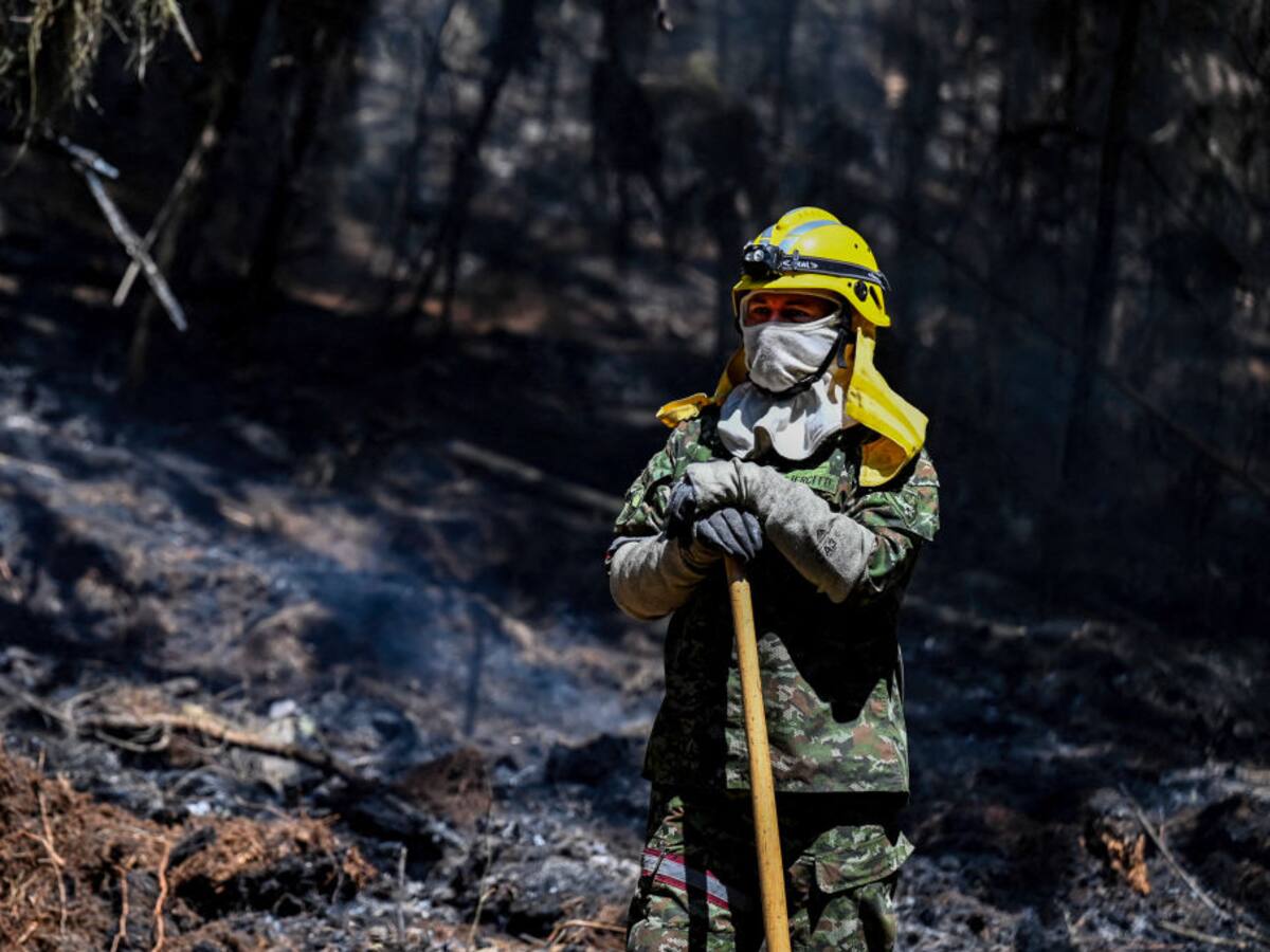 Incendios en los cerros orientales de Bogotá están controlados: alcalde Galán