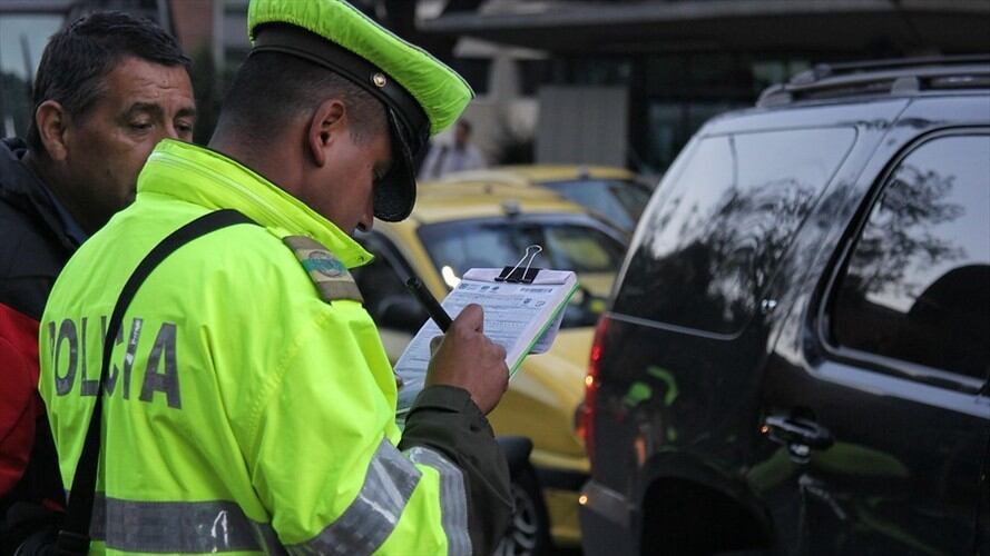 Pedro Nel Ortiz Vélez​​​​​​​ le ofreció la suma de $100.000 al uniformando con el fin de que lo dejara ir, pero fue capturado en flagrancia por cohecho. Foto: Getty Images