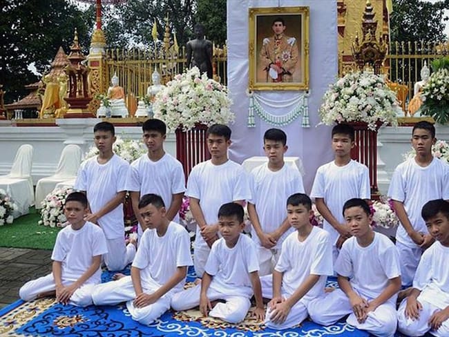 El grupo se unió a los monjes del templo Phra That Doi Wao, en la provincia de Chiang Rai, en una serie de ritos y ofrendas espirituales.. Foto: Agencia EFE