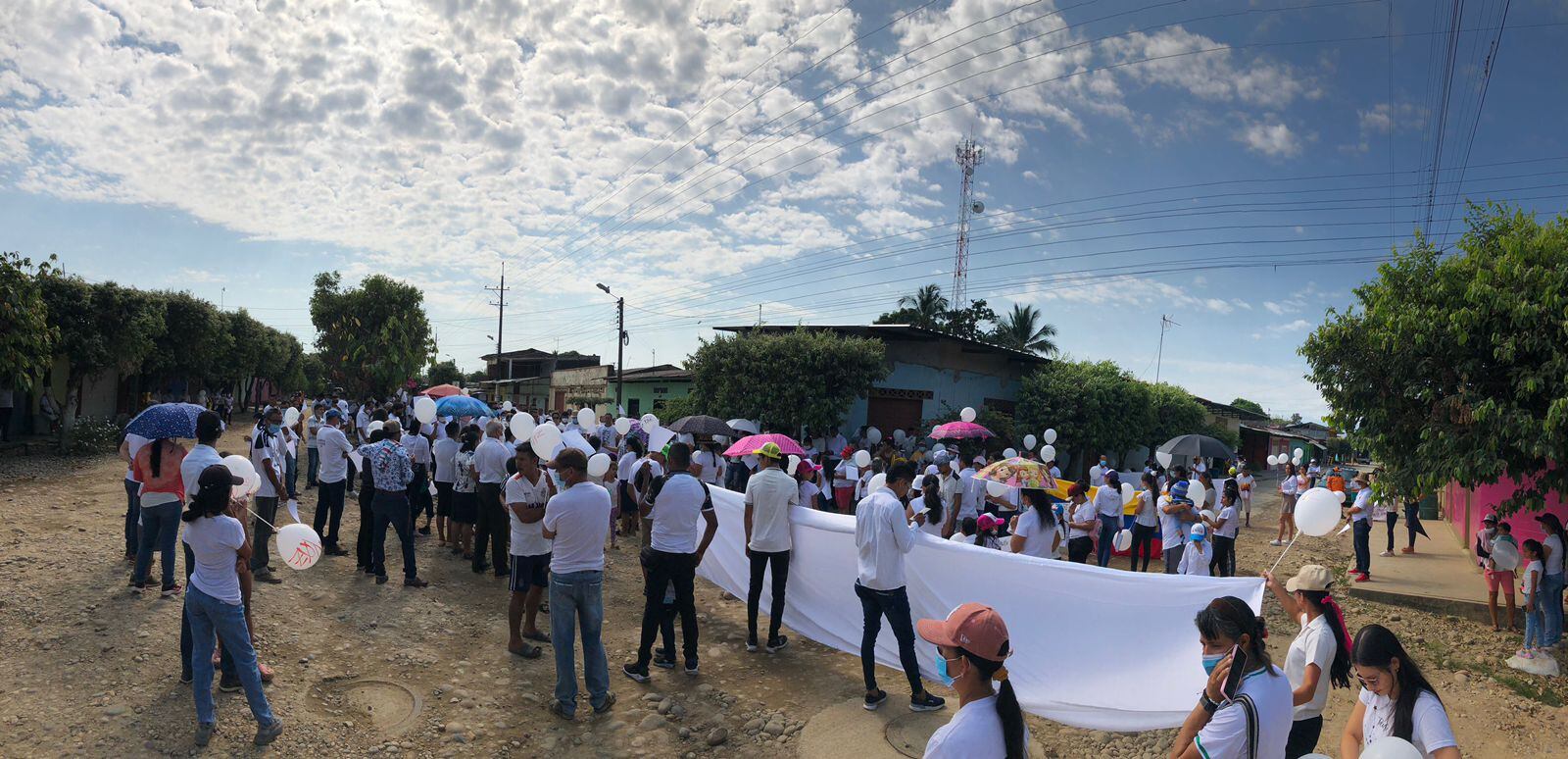 Comunidad en zona rural de Saravena marchó para pedir cese de violencia en Arauca. Foto: Cortesía: Junta de Acción Comunal de Puerto Nariño