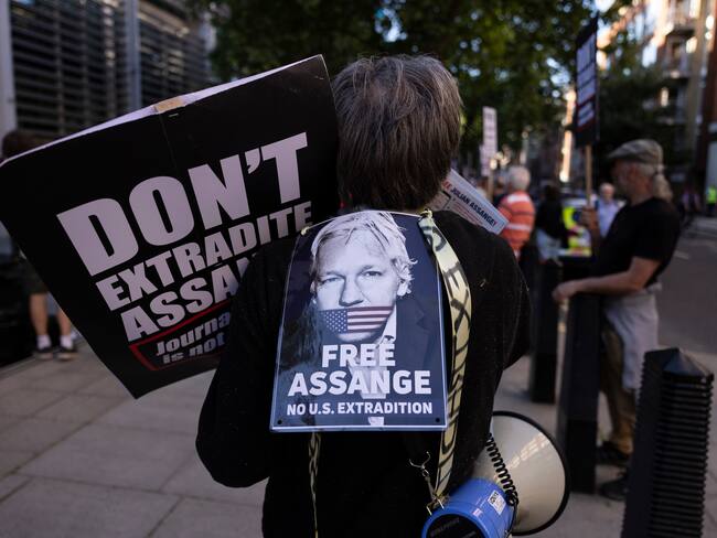 Gobierno británico firmó decreto de extradición a EE.UU. de Julian Assange