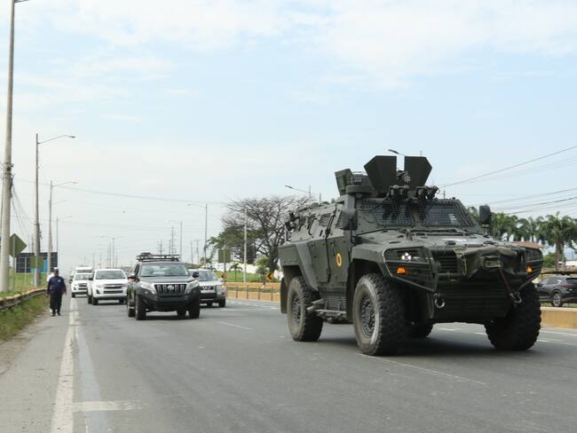 QUI01. GUAYAQUIL (ECUADOR), 06/04/2024.- Fotografía del vehículo blindado en el que fue trasladado el exvicepresidente Jorgue Glas a la cárcel La Roca, este sábado en Guayaquil (Ecuador). Jorge Glas, el exvicepresidente de Ecuador durante parte del mandato presidencial de Rafael Correa, fue trasladado este sábado a la cárcel de máxima seguridad La Roca, en Guayaquil, tras haber sido detenido en la noche del viernes dentro de la Embajada de México. EFE/ Jonathan Miranda