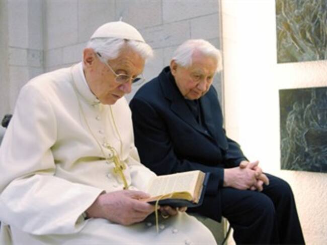 Georg Ratzinger dice que el papa por su edad no es capaz de liderar a la iglesia