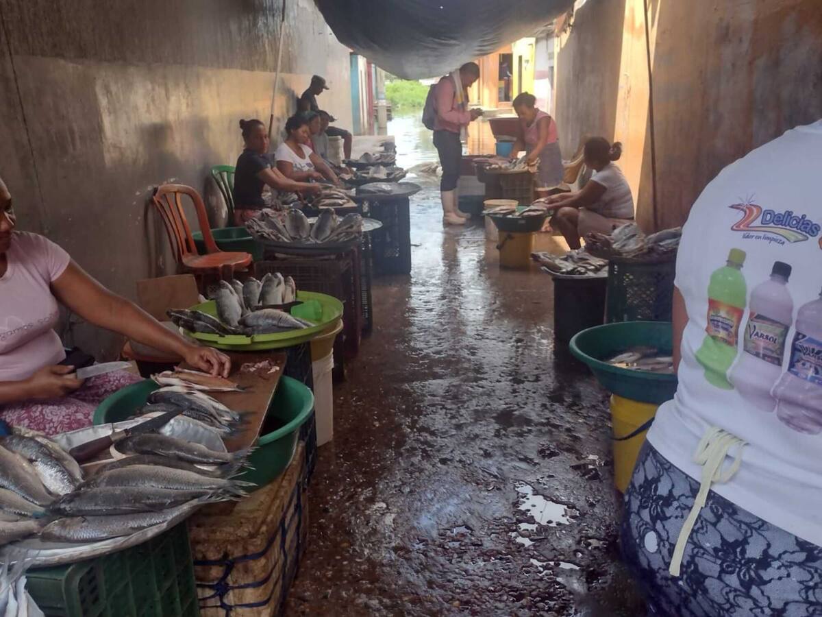 Comerciantes de El Banco, Magdalena afectados por las inundaciones