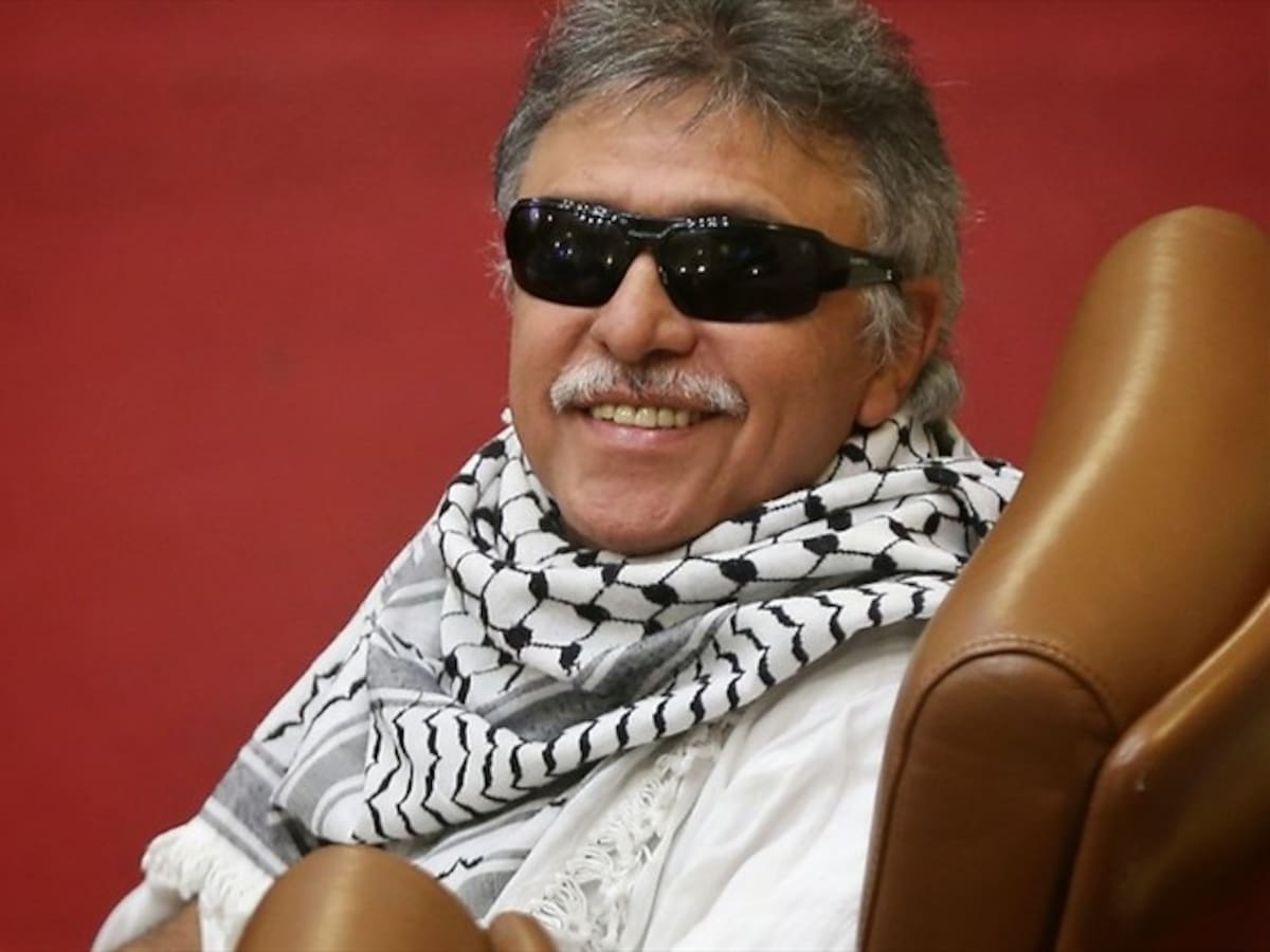 Si muero, lo haré combatiendo y no acribillado: Santrich reaparece