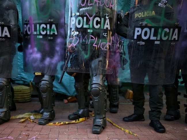 Las protestas de los últimos días por los excesos de la Policía abrieron un debate sobre la necesidad de tramitar una reforma a esa institución.. Foto: Colprensa - Sergio Acero