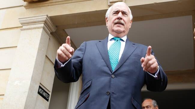 Andrés Pastrana acusó al también exmandatario Juan Manuel Santos de buscar un golpe de estado contra el gobierno del presidente Duque. . Foto: Colprensa