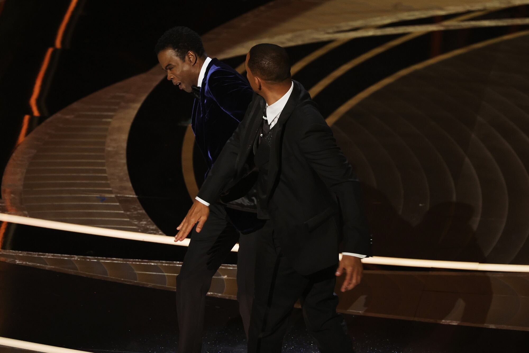 Chris Rock y Will Smith en los Premios Óscar 2022. (Photo by Neilson Barnard/Getty Images)