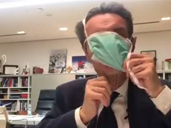 Otro personaje que no sabe ponerse el tapabocas. Foto: Captura de pantalla