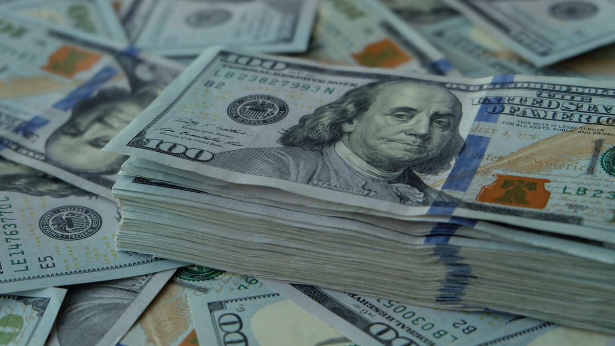 Dólar tocó máximos históricos, pero cerró con una fuerte caída