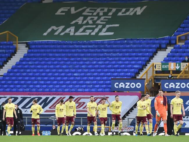 Partido entre Burnley y Everton aplazado por altos contagios de COVID - 19 . Foto: EFE