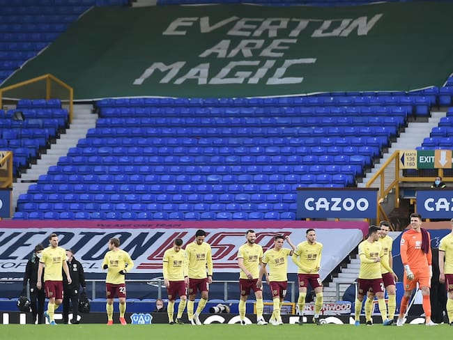 Partido entre Burnley y Everton aplazado por altos contagios de COVID - 19 . Foto: EFE