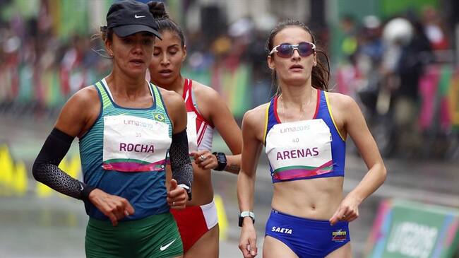 A los 12 kilómetros se quedó la peruana García y a los 15 la colombiana lanzó el ataque definitivo para soltar a la brasileña e ir en busca de la medalla de oro.. Foto: Colprensa