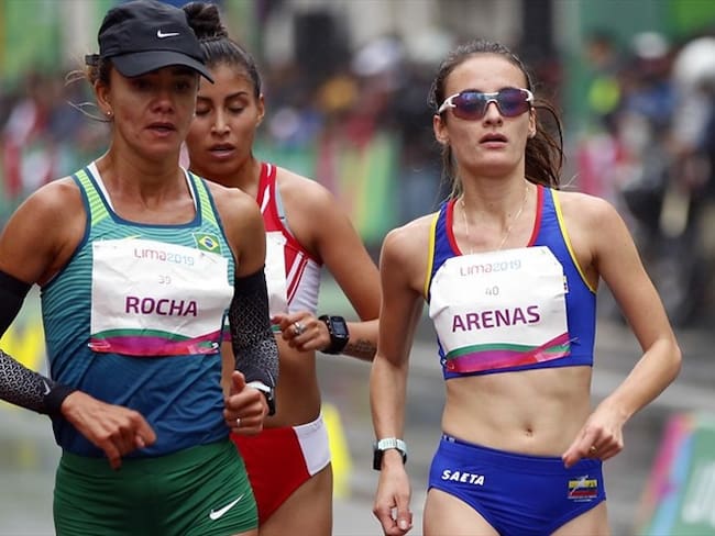 A los 12 kilómetros se quedó la peruana García y a los 15 la colombiana lanzó el ataque definitivo para soltar a la brasileña e ir en busca de la medalla de oro.. Foto: Colprensa