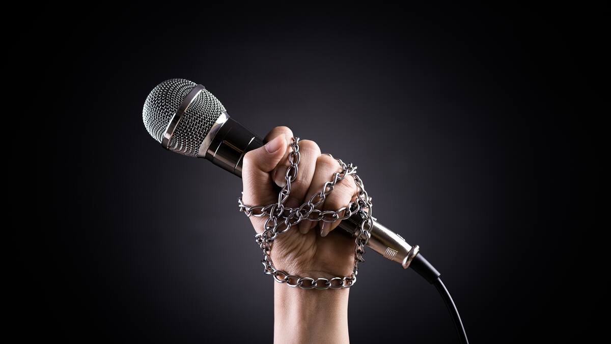 Agresiones y alianzas políticas de medios ponen en riesgo a los periodistas en Colombia, según RSF