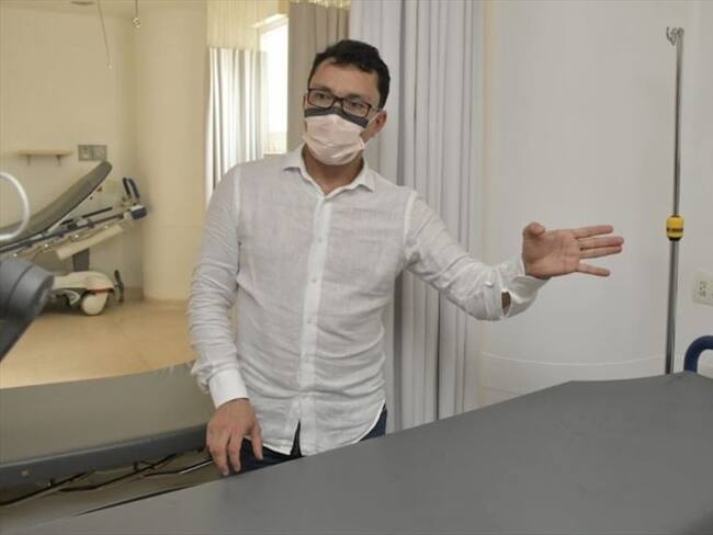 Le ganaron de mano a Caicedo con la habilitación de la clínica Saludcoop en Santa Marta. Foto: Gobernación del Magdalena