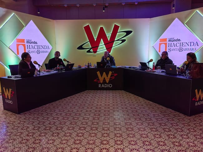 W Radio Más Cerca en Bogotá
