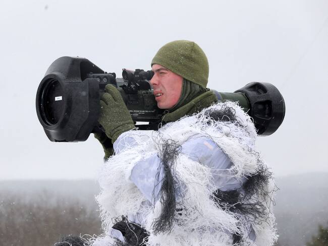 Soldado ucraniano con un lanza misiles antiaéreo.