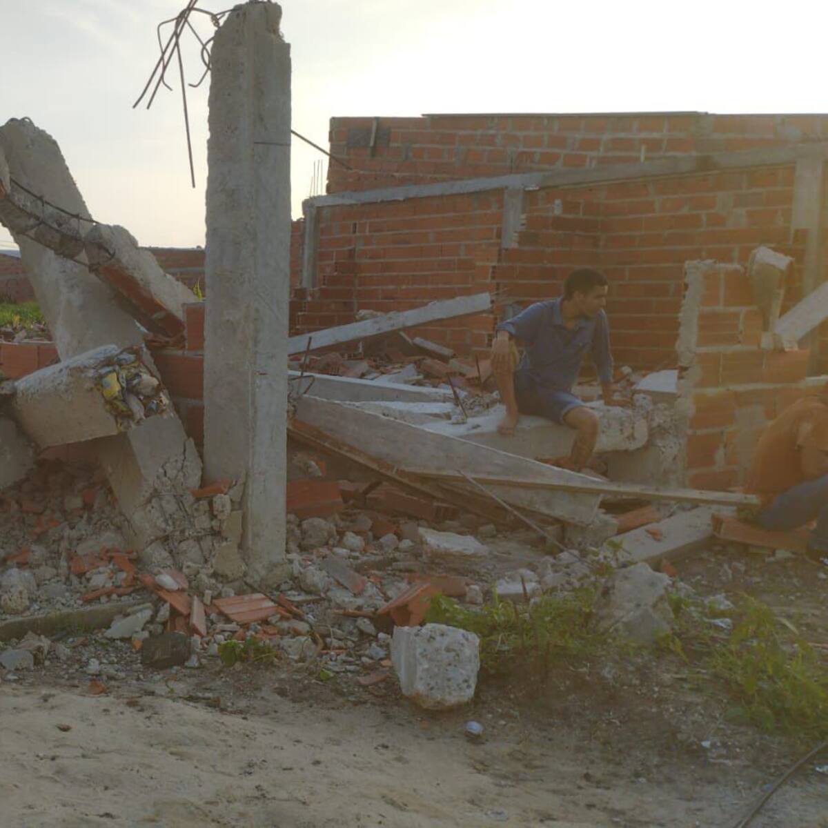 Denuncian abuso de autoridad en proceso de desalojo en Juan Mina: hay menores afectados