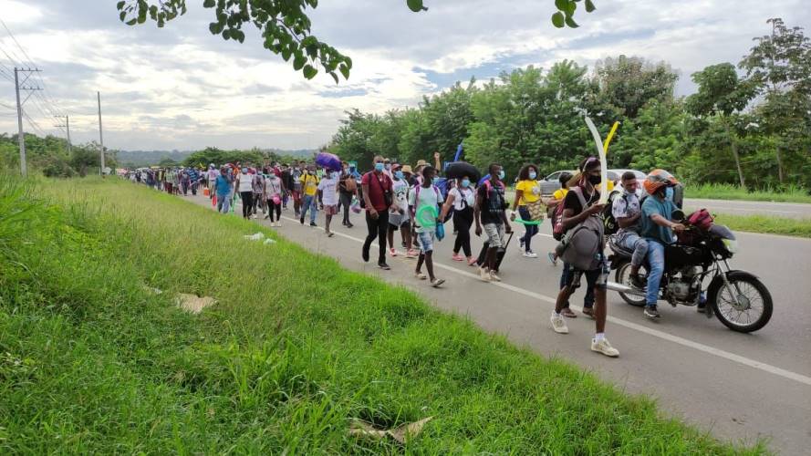 Los marchantes llegaron al municipio de Turbaco y de ahí caminarán hasta la entrada de Cartagena, donde está ubicada la sede de la Gobernación. Crédito: Cortesía.