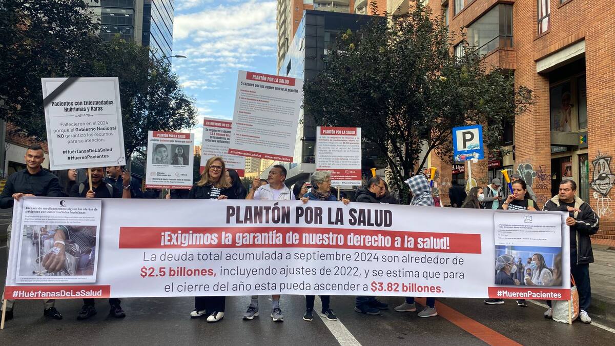 Pacientes con enfermedades raras hicieron plantón frente al Ministerio de Salud