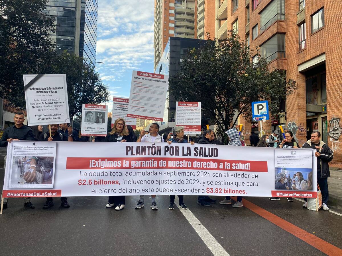 Pacientes con enfermedades raras hicieron plantón frente al Ministerio de Salud