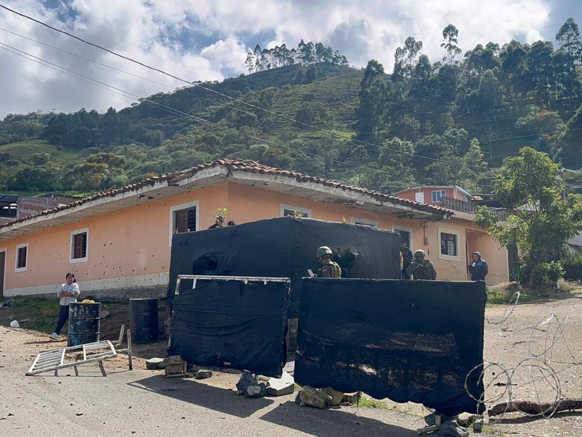 Siete uniformados y un civil heridos tras nuevo ataque de disidencias en el Cauca