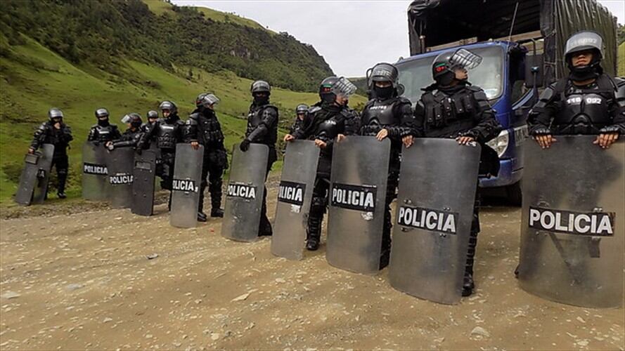 Choques entre indígenas y Esmad dejan un herido en Caloto, Cauca. Foto: Colprensa